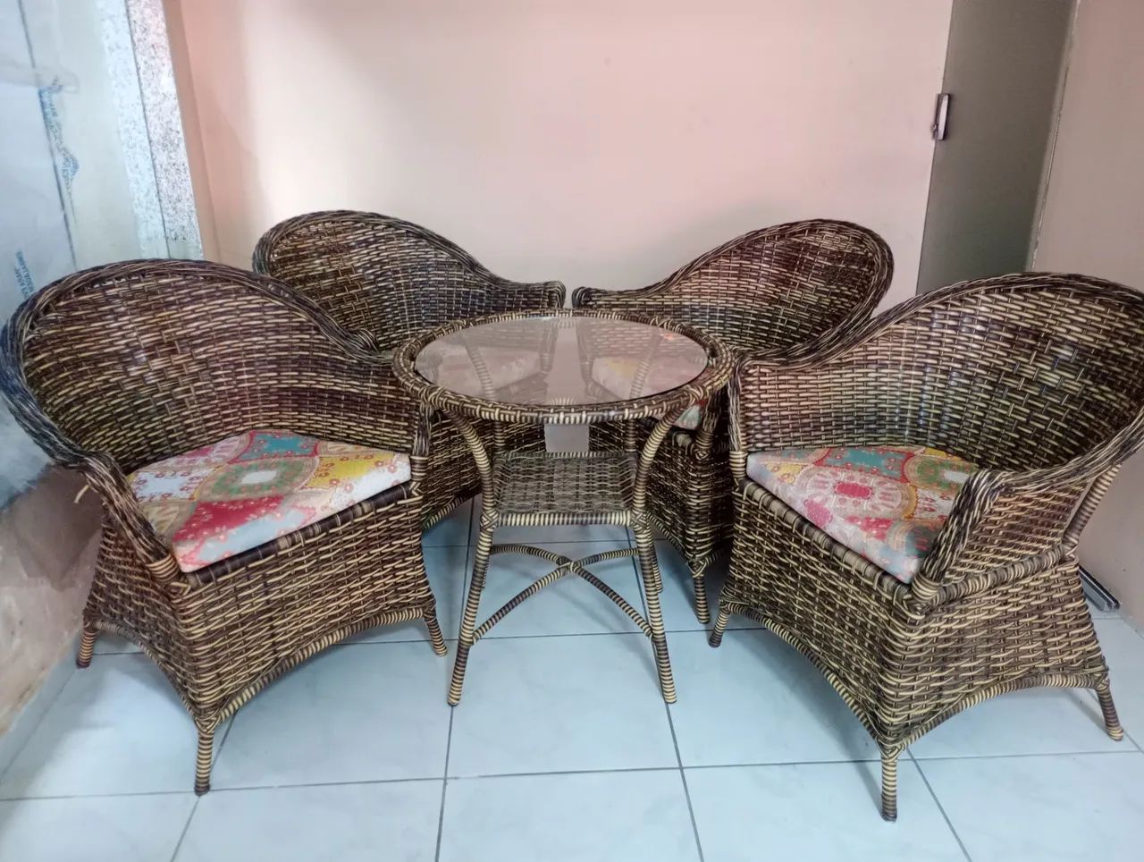 CADEIRAS + MESA = VENDO URGENTE 