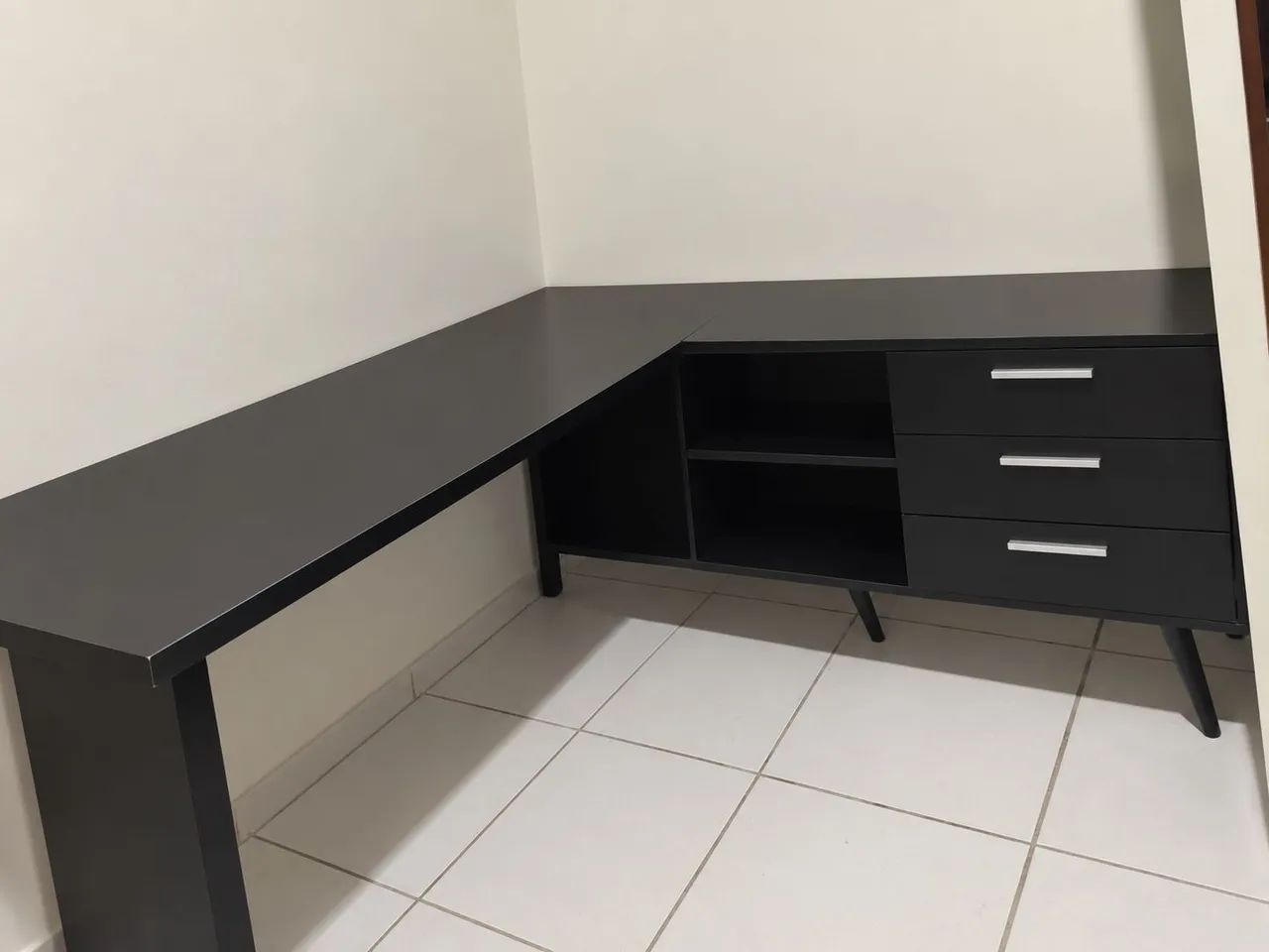 Mesa de escritório em L com gavetas - excelente estado