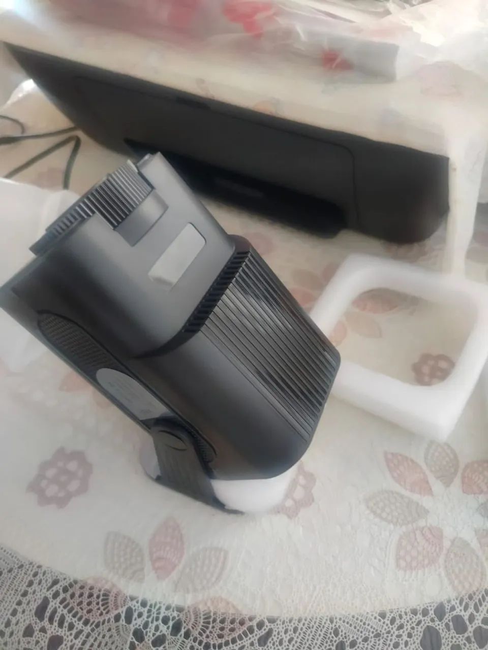 Projetor - projeta até 150 polegadas. - Foto 2