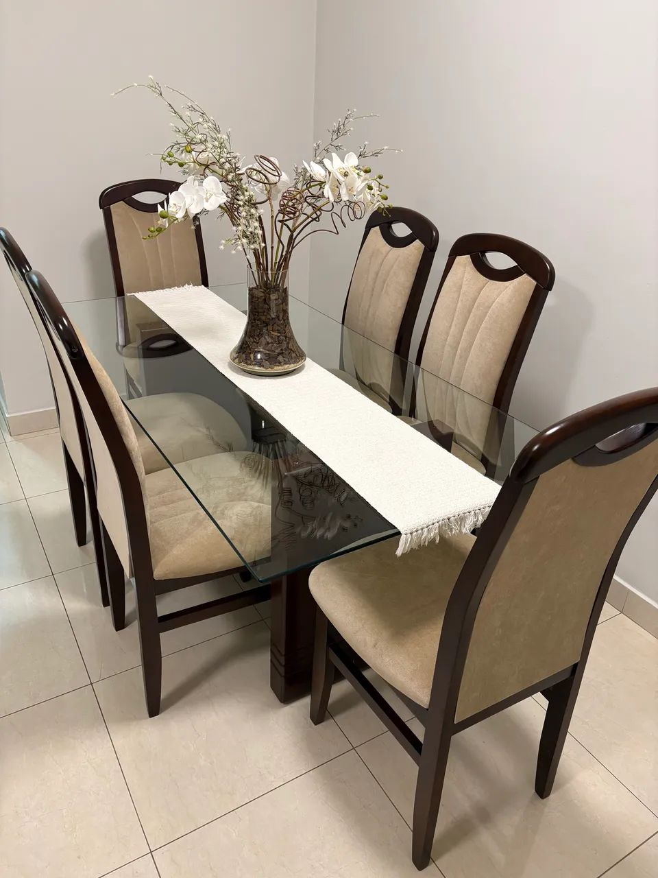 Mesa de jantar com 6 cadeiras - madeira maciça 
