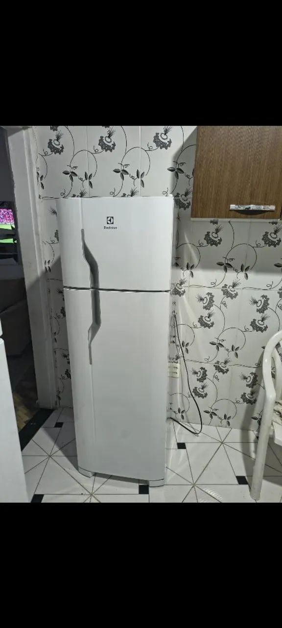 Geladeira Eletrolux semi nova