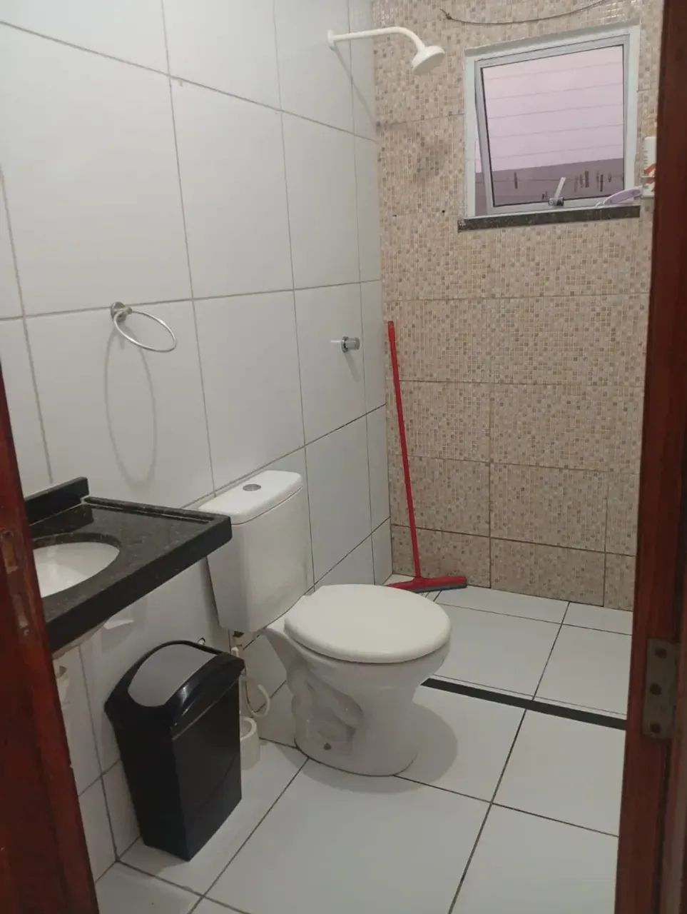 Iexcelente imovel para repasse com ótimos espaços internos e externos 2 vagas de garagem.. - Foto 3