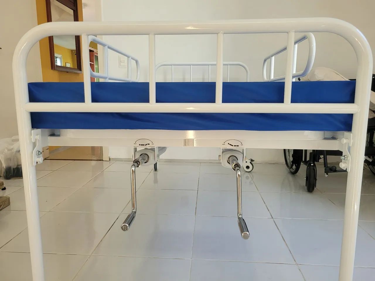 Cama hospitalar manual 2 manivelas NOVA - Foto 2
