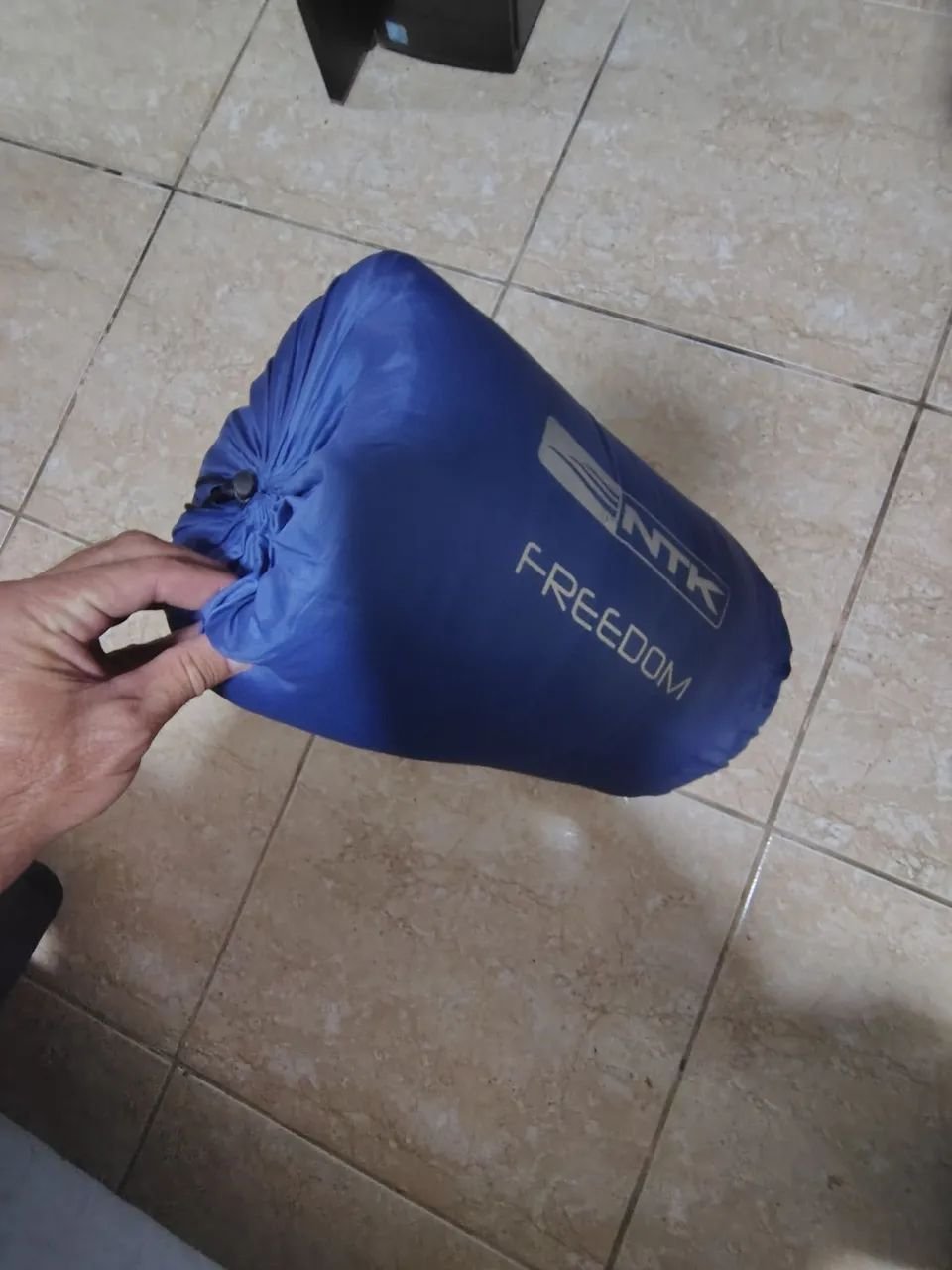 Vendo saco de dormir de acampar - Foto 3