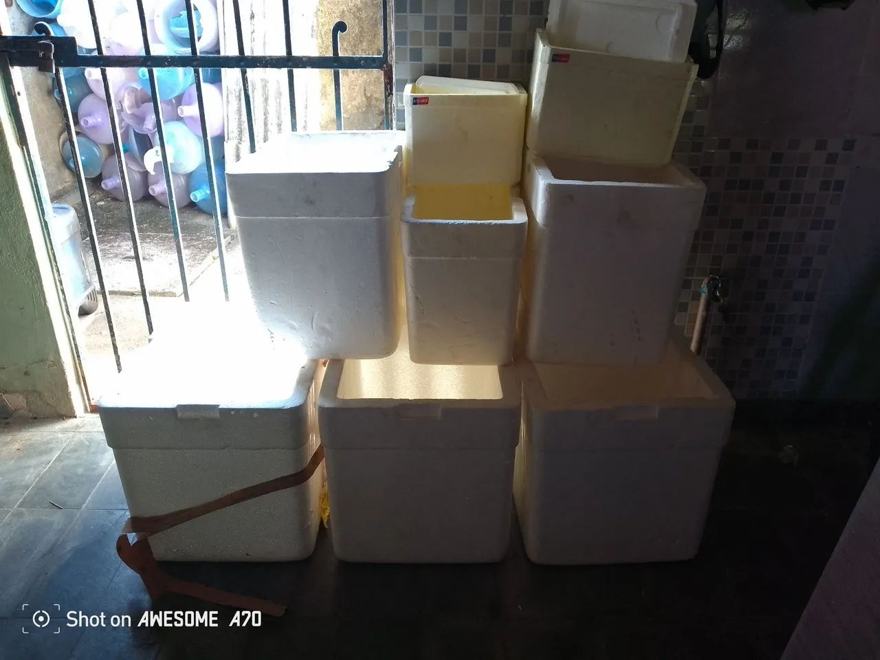 Cxs de isopor, 8 unidade, 3 de 45Lt, idea p/ entrega de motoqueiro. As demais média e pequ