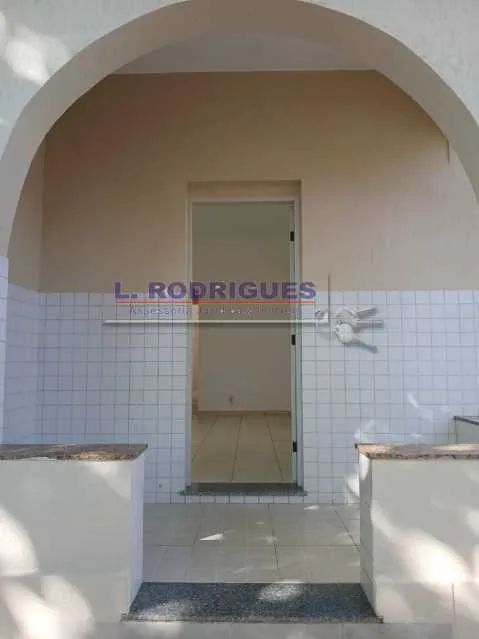 Praça Major Aderbal Costa excelente casa 4 quartos. - Foto 3