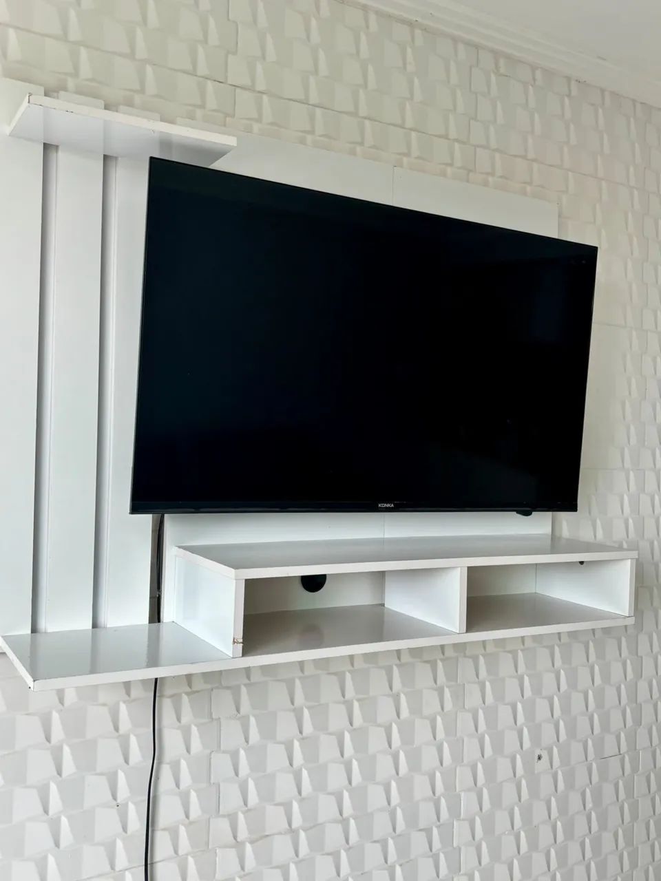 White TV Stand65570222316802120