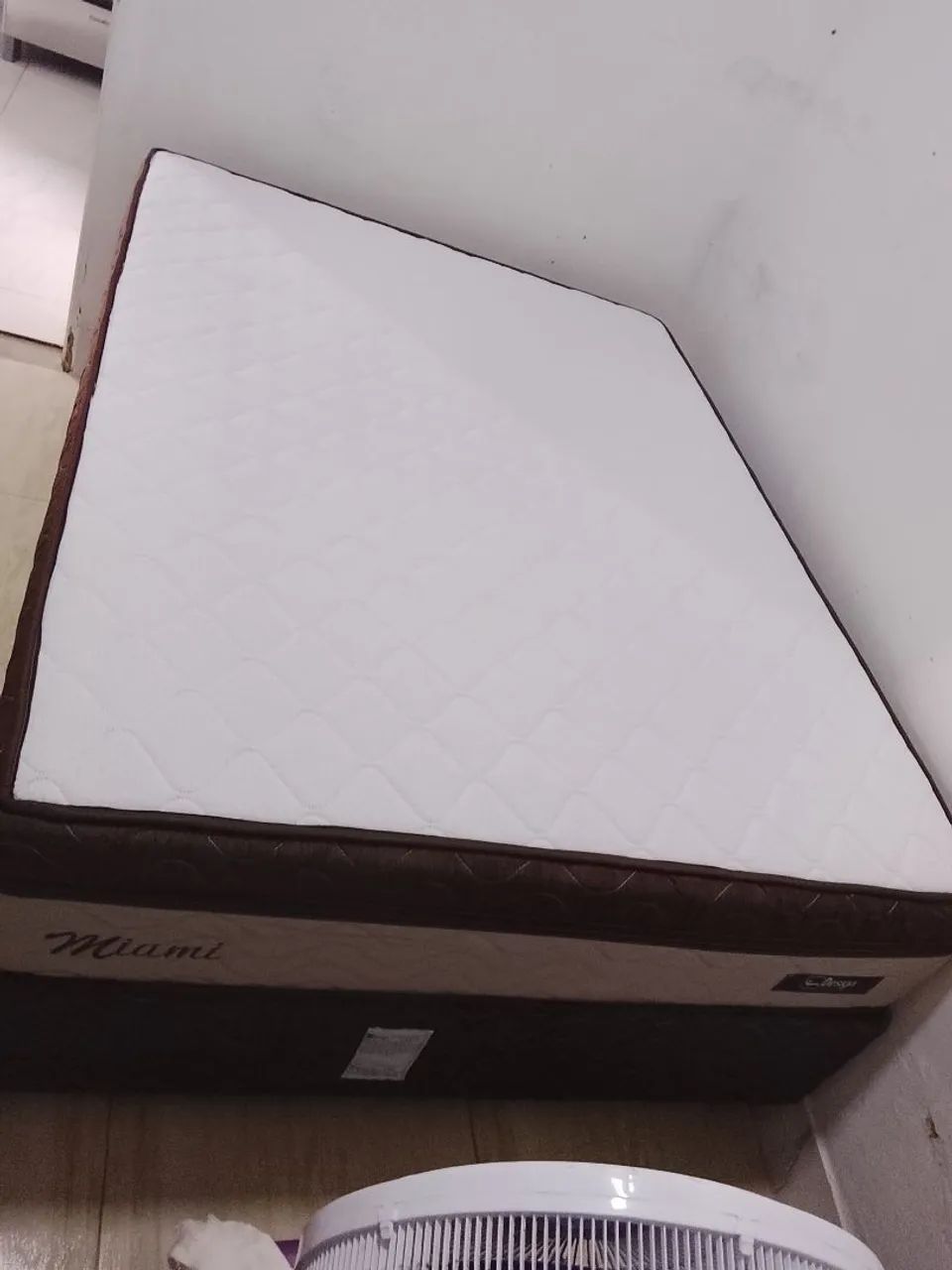 vende se uma cama box casal seme nova - Foto 4