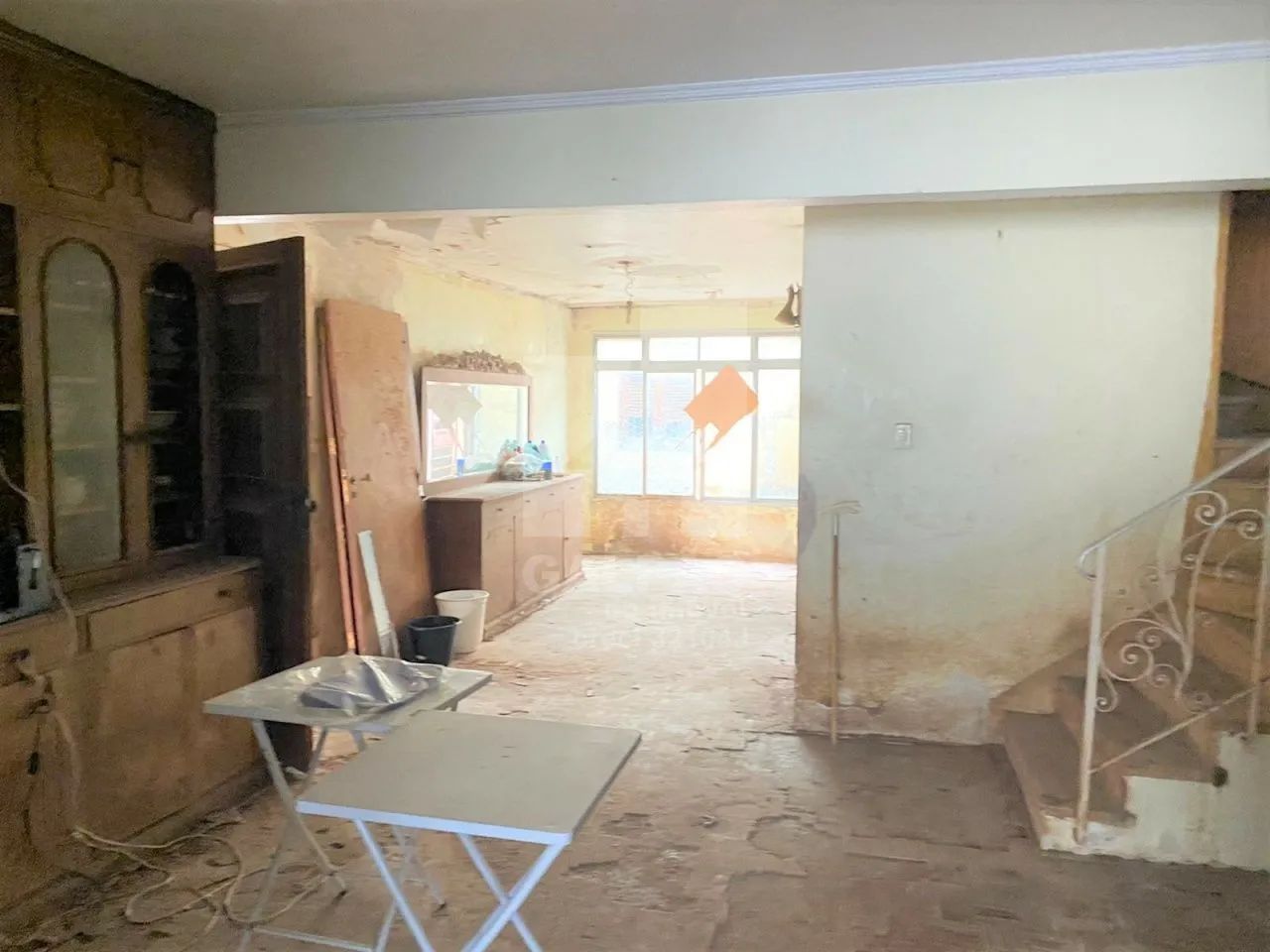 Moema sobrado com cômodos amplos, precisa reforma, venda rápida, com portão de ferro front - Foto 5
