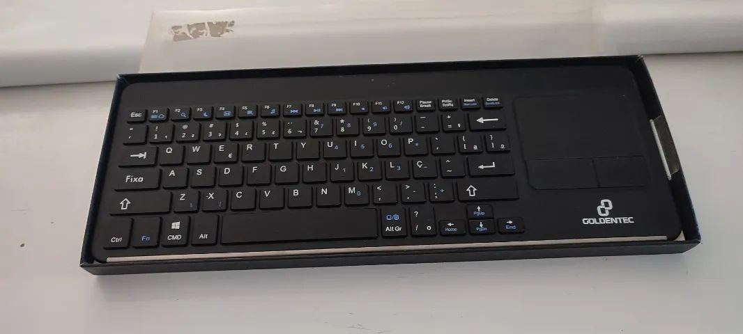 Teclado em fio com touchpad + mouse sem fio