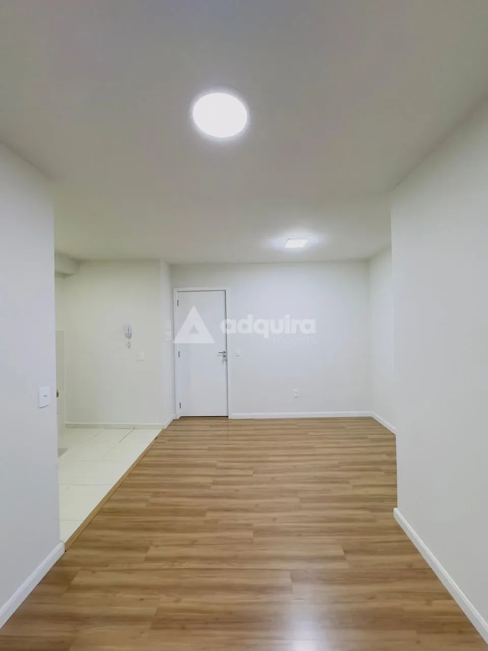 APARTAMENTO COM 2 QUARTOS E SACADA COM CHURRASQUEIRA - Foto 2