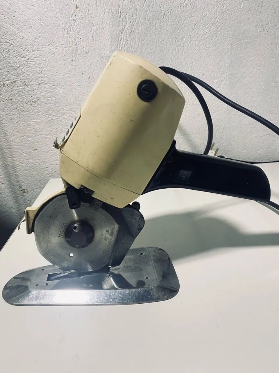 Máquina para cortar tecidos 