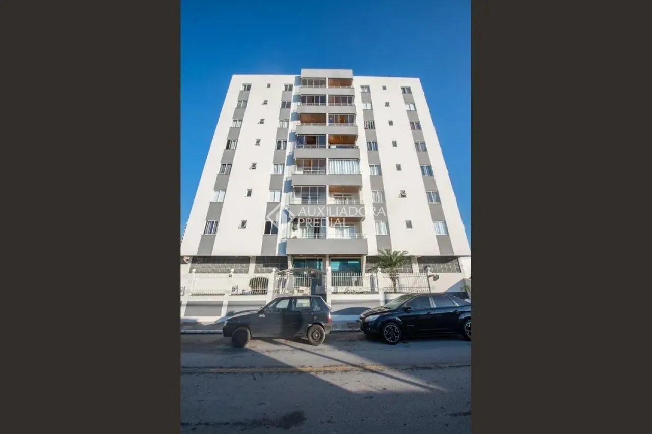 Apartamento três quartos em Barreiros.