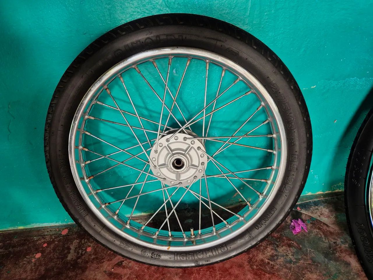 Vende-se rodas da 150, com pneus e câmeras  - Foto 4