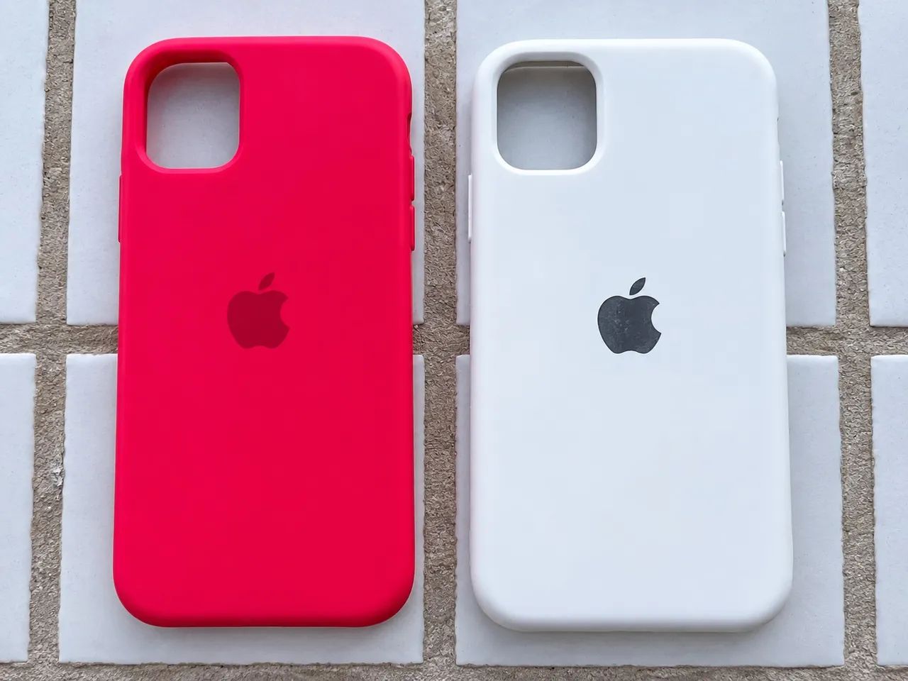Kit com 2 capas para iPhone 11 (Branco e Rosa)