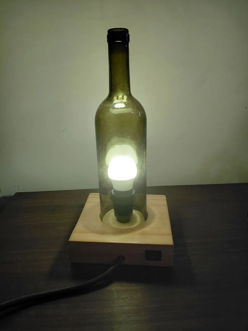 Luminária garrafa artesanato - Foto 2