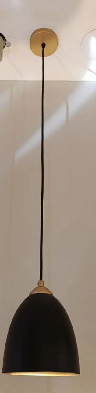 Pendente preto com dourado