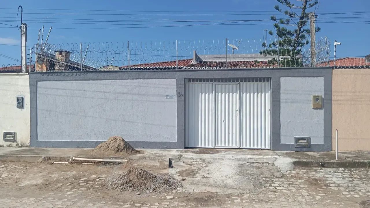 ALUGO CASA COM 3 QUARTOS, NOVA ESPERANÇA.
