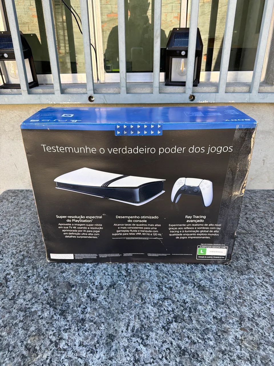 Caixa de PlayStation 5 pro, com luva, berço e manuais. - Foto 2
