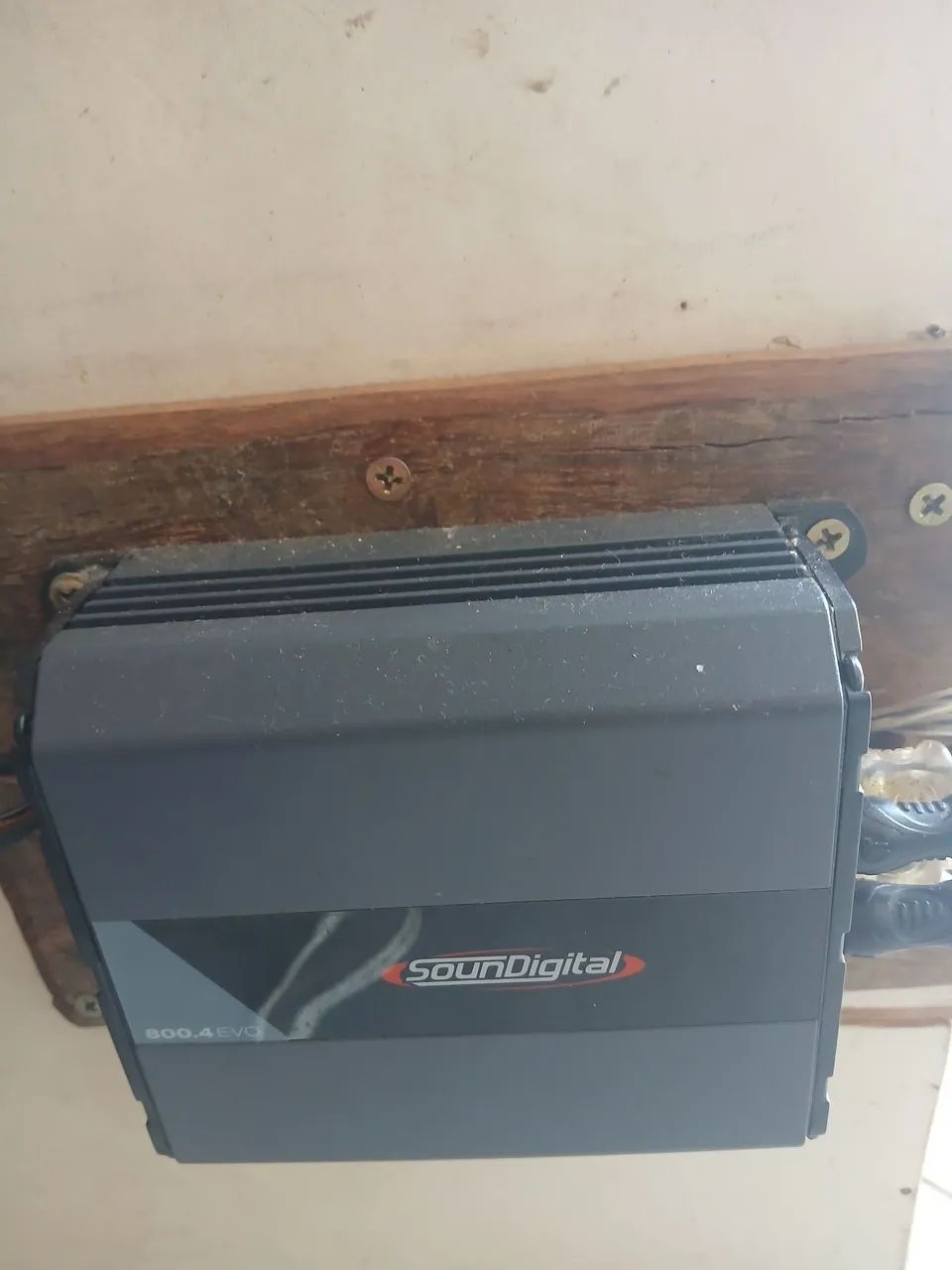 Vendo 4 falante de 8 polegadas 180 RMS CADA UM E UMA FORÇA SOUNDIGITAL 8OO RMS 