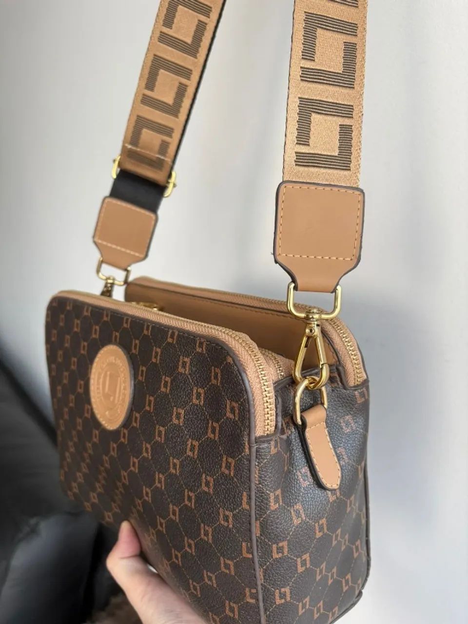 Bolsa Luz Da Lua Bella Tiracolo Média Couro Monograma Mocca (Modelo Premium)