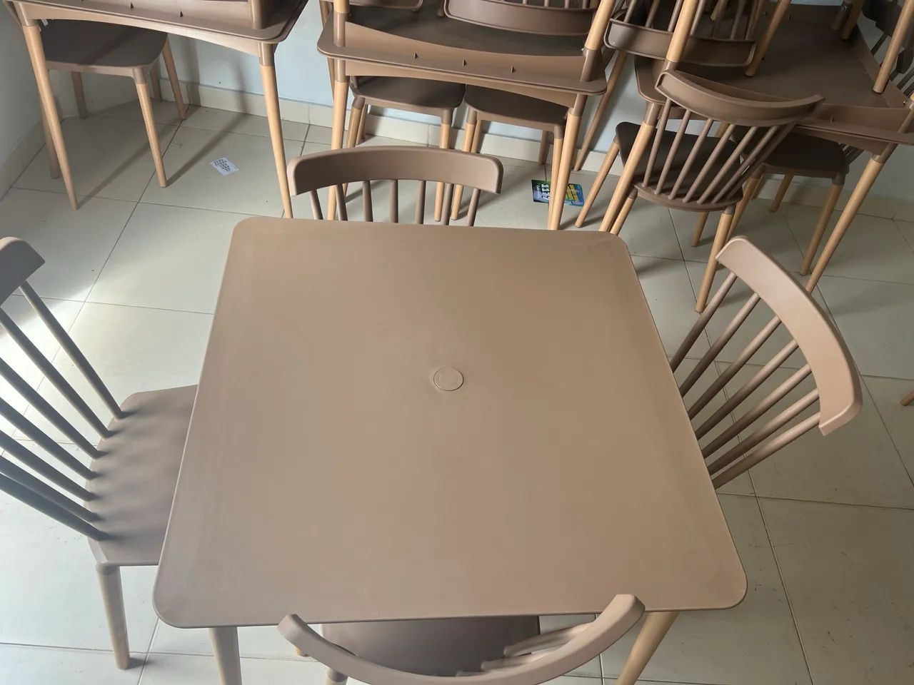 Conjunto de mesa com cadeiras - Foto 2