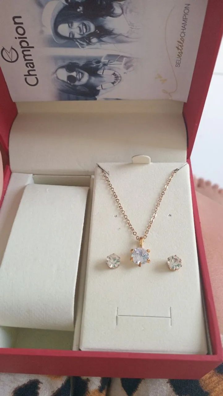 Conjunto de brinco e colar