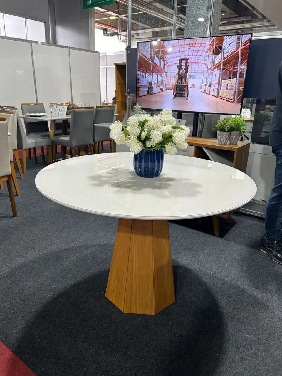 CONJUNTO DE MESA REDONDA ÍSIS C/ 4 CADEIRAS SIMONE  - Foto 2