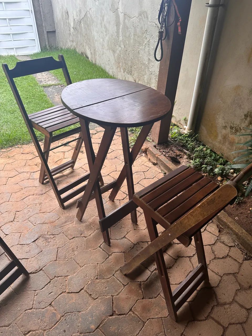 Conjunto Mesa Alta Bistrô Redonda + 2 Cadeiras - Foto 2
