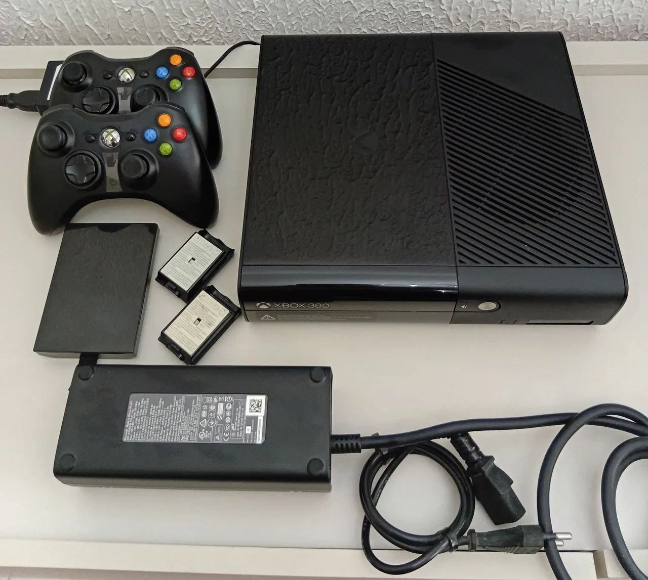 XBOX 360 E NA CAIXA E COM HD CHEIO DE JOGOS