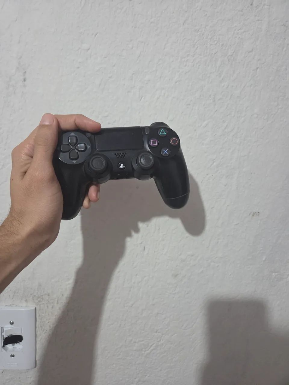 Ps4 sim 1tb + 2 controles + 3 jogos. - Foto 3