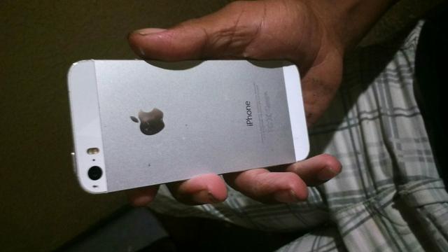 Vendo ou troco iPhone 5 S - Foto 2