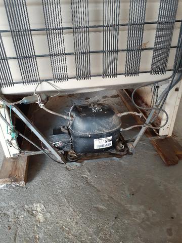 Geladeira Consul 280l, 220V, usada, funciona perfeitamente
