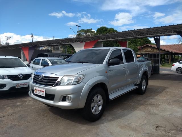 TOYOTA HILUX 2013/2013 2.7 SR 4X2 CD 16V FLEX 4P AUTOMÁTICO