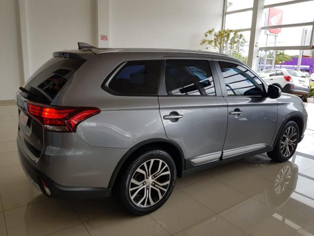 MITSUBISHI OUTLANDER 2.0 COMFORT 7 LUGARES AUT - Foto 6