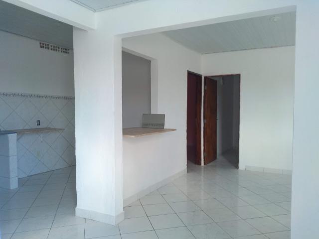 Casa com 02 qts, a 20 metros da Av Liberdade- Toto - Foto 2
