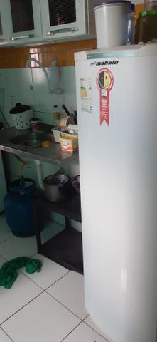 Vendo uma casa em Itapuã primeiro andar 2/4 sala ,cozinha e banheiro e área de serviço - Foto 5