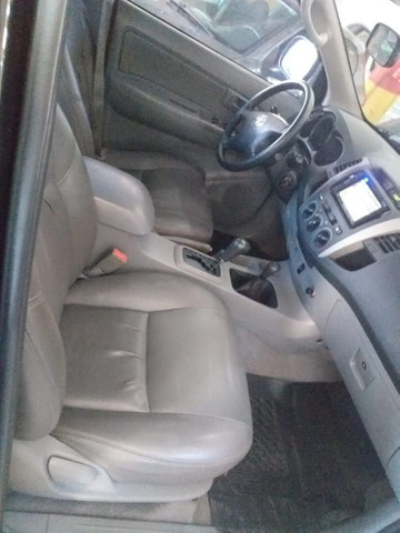 Hilux srv 3.0 automatica 4x4 2007 75.900 - Foto 5