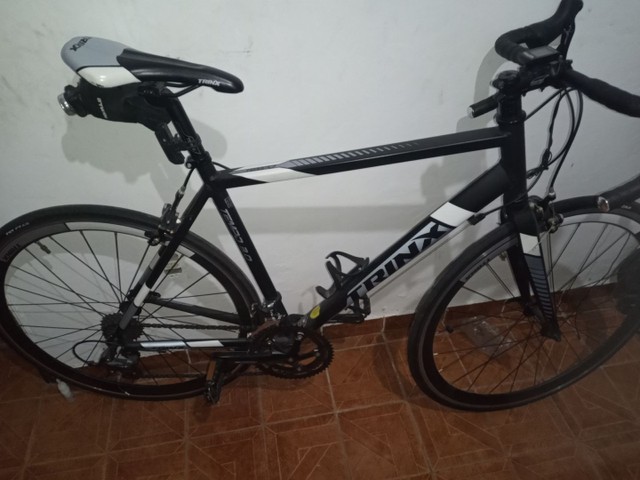 Bicicleta SPEED trinx tempo 3.0 (só foi usada 2 vezes super nova com