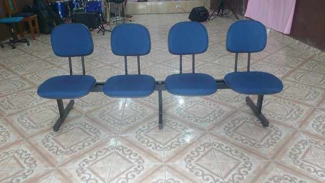 Vendo cadeiras fixas e Longarinas para igrejas(só novas)Veja Valores na Descrição - Foto 4