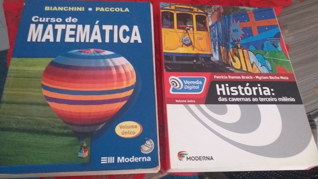 Livros semi novos