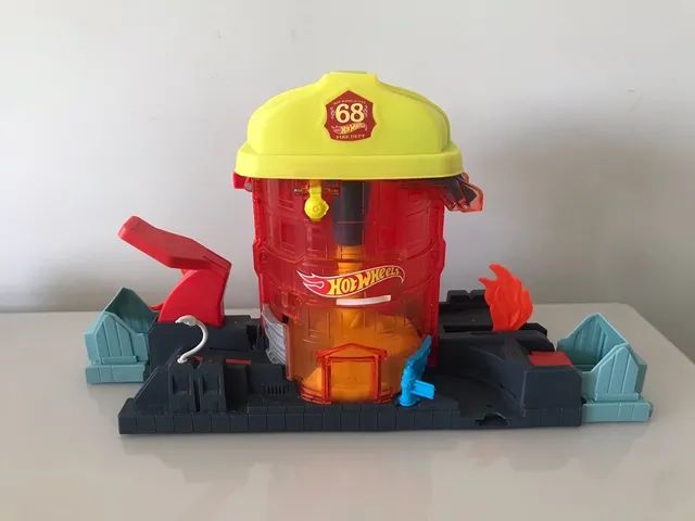 Pista Hot Wheels City Quartel dos Bombeiros Super Loop Mattel