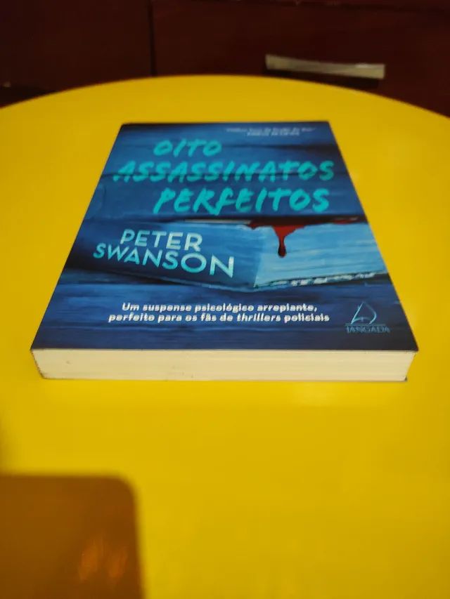 Oito assassinatos perfeitos. Com brinde. Produto novo. - Foto 2