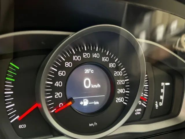 Volvo XC 60 T5 Kinetic 2017 baixo km