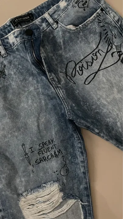 Calça jeans lê lis bordada