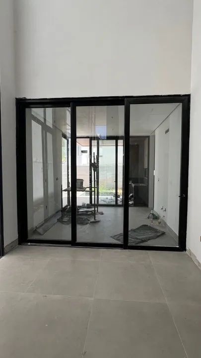 Esquadria Porta de correr 3 folhas Vidro temperado + PVC 3,0m x 3,5 m - Foto 2