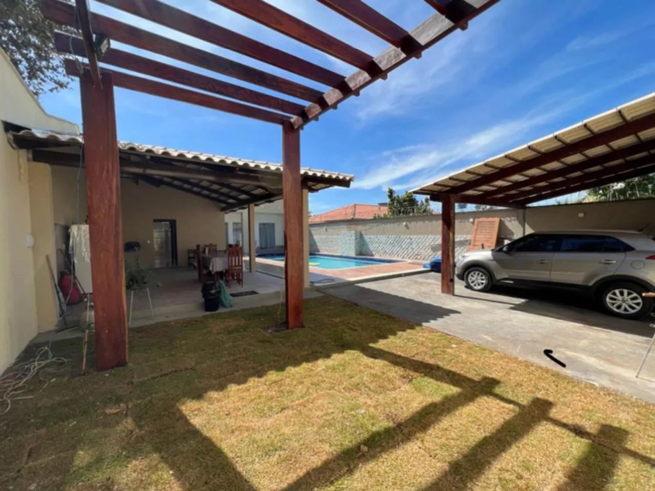 Alugo Casa com piscina e garagem coberta - Foto 2