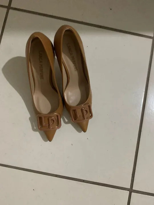 Sapatos Salto Alto Lança Perfume