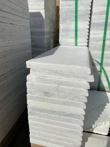 Borda de piscina em mármore branco bruto  - Foto 4