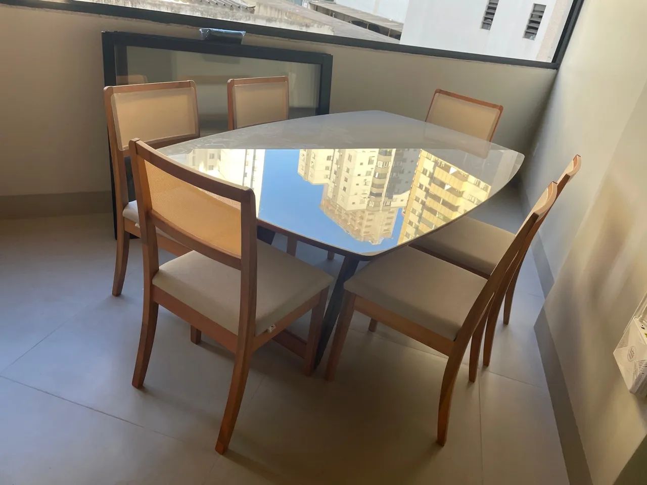Mesa de Jantar Elegante com 6 Cadeiras madeira  - Foto 2